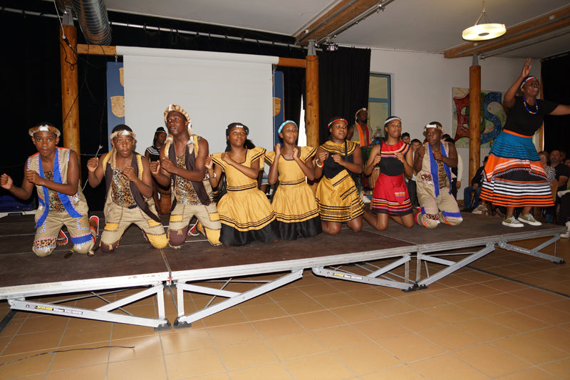 Afrikanische Klänge begeistern das Publikum an der Ernst-Göbel-Schule