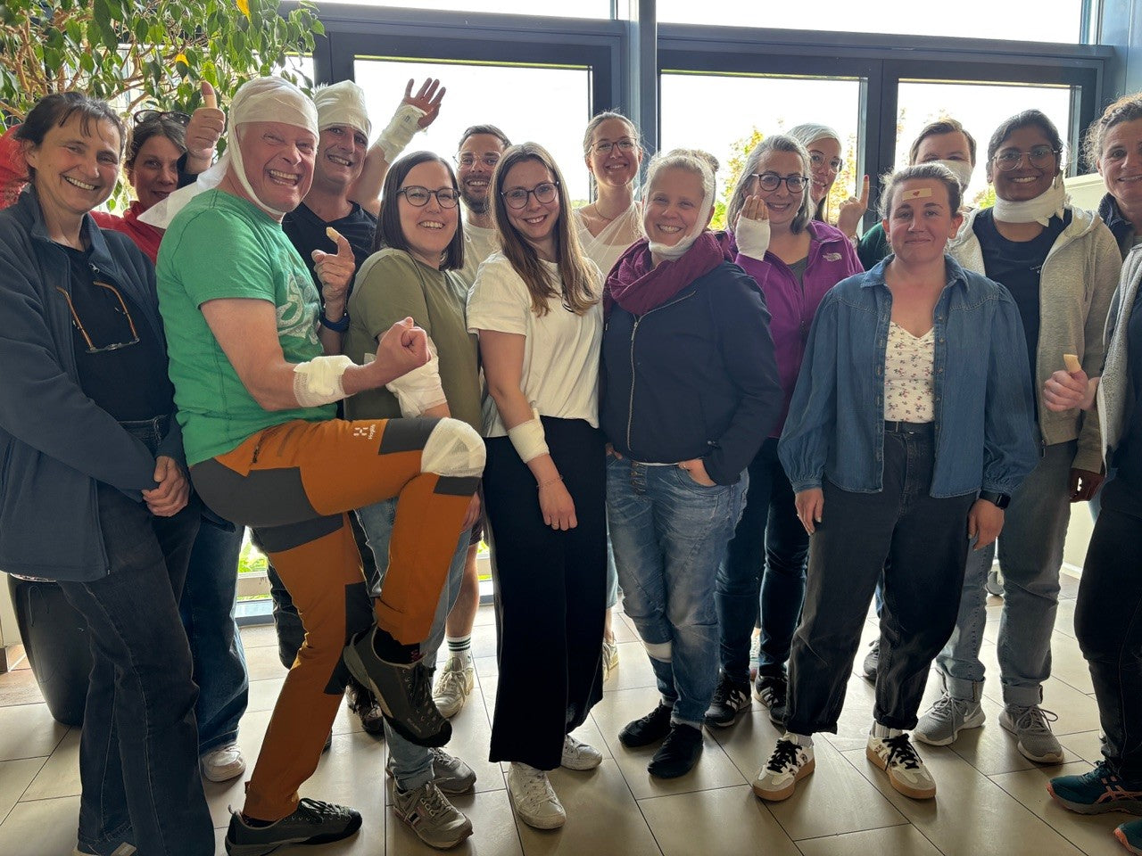 Lehrkräfte frischen ihr Wissen auf Erste-Hilfe-Kurs an der Ernst-Göbel-Schule