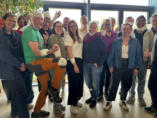 Lehrkräfte frischen ihr Wissen auf Erste-Hilfe-Kurs an der Ernst-Göbel-Schule